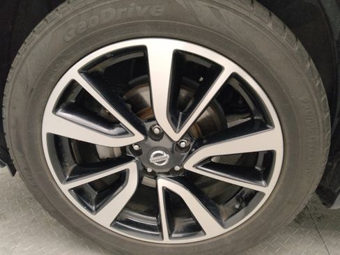 Used 2018 Nissan Rogue SL w/ Premium Package image 31