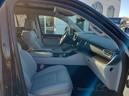 Used 2024 Jeep Grand Wagoneer L 4WD image 38