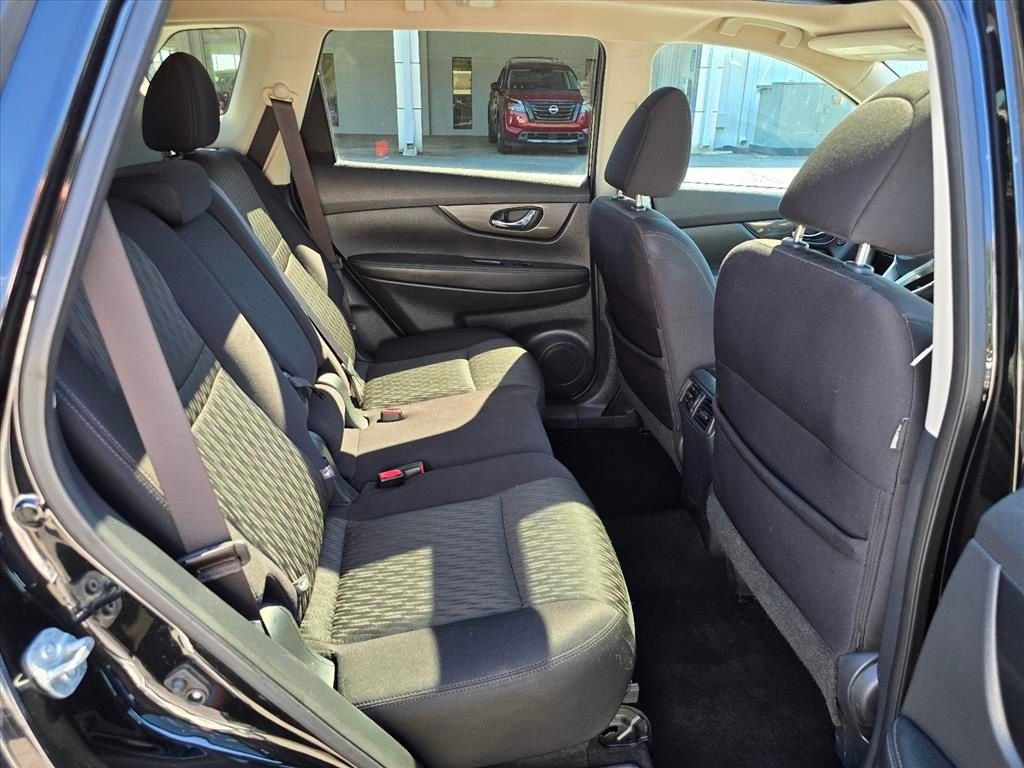 Used 2017 Nissan Rogue SV w/ Sun & Sound Touring Package FWD image 11