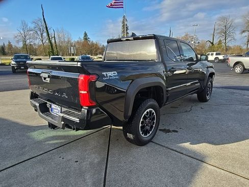 Used 2025 Toyota Tacoma TRD Off-Road image 6