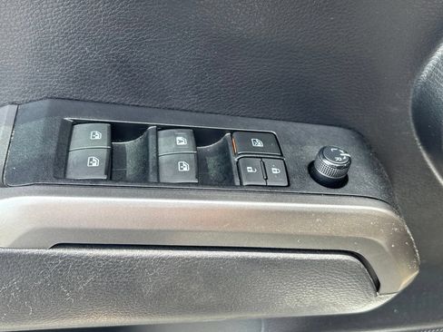 Used 2021 Toyota Tacoma SR5 w/ Technology Package AWD/4WD image 8