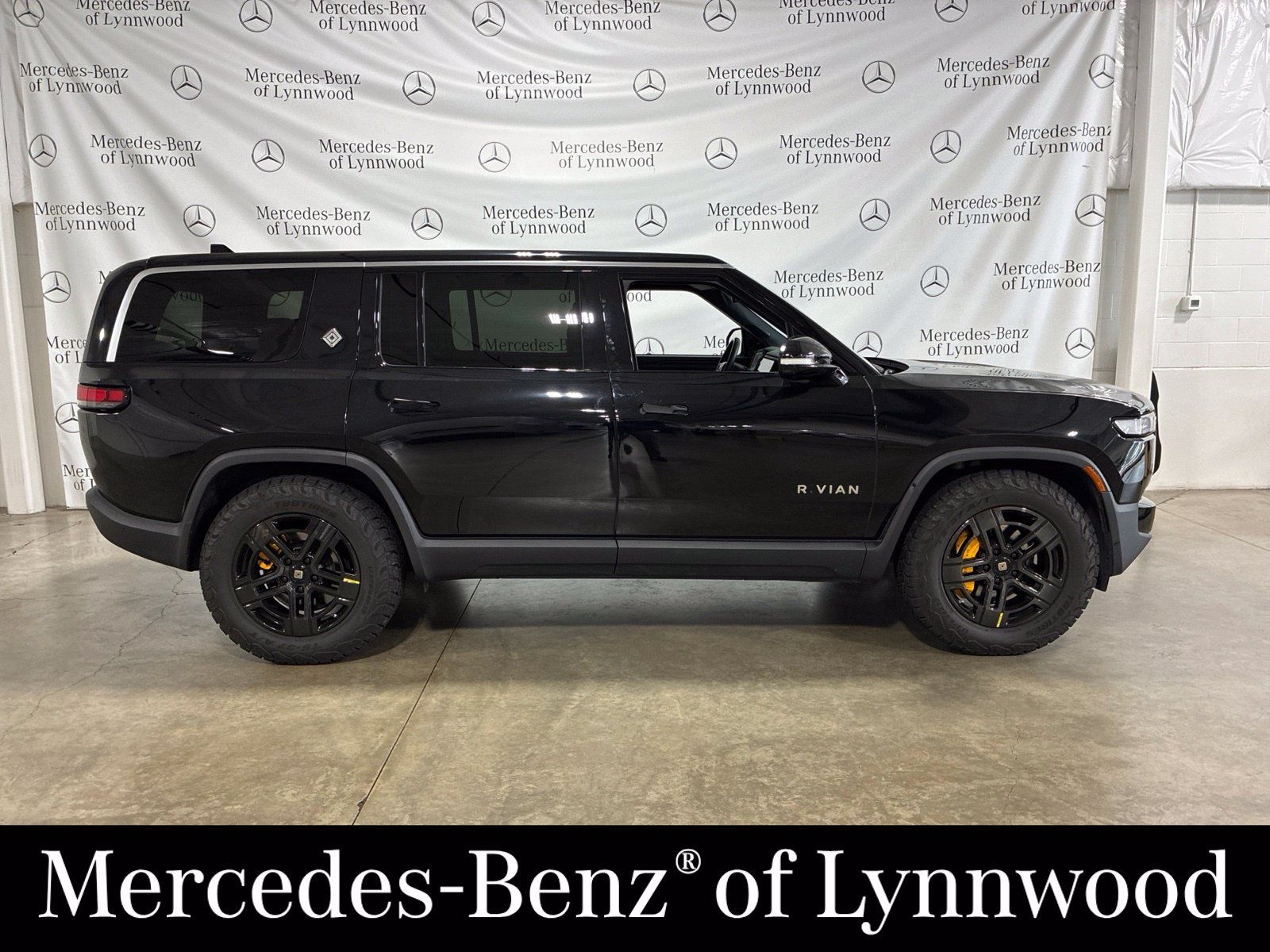 Used 2023 Rivian R1S Adventure Quad AWD/4WD image 2