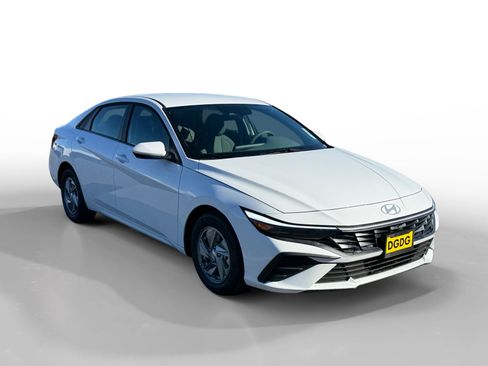 New 2026 Hyundai Elantra SE image 7