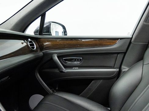 Used 2020 Bentley Bentayga AWD/4WD image 35