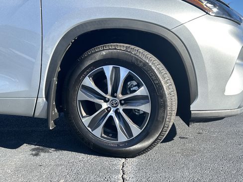 Used 2020 Toyota Highlander XLE image 33