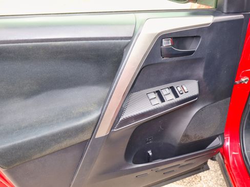 Used 2014 Toyota RAV4 LE image 12