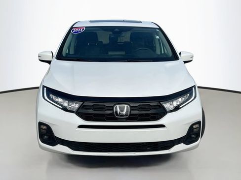 Used 2025 Honda Odyssey Touring image 3