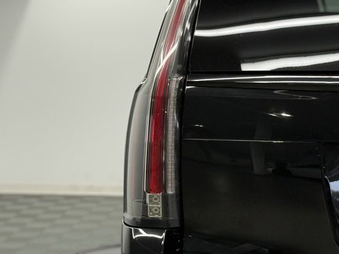 Used 2020 Cadillac Escalade Luxury w/ Escalade Sport Edition image 9