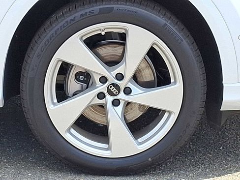 New 2025 Audi Q5 Premium Plus image 24