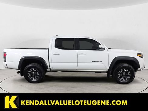 Used 2021 Toyota Tacoma TRD Off-Road w/ Technology Package image 6