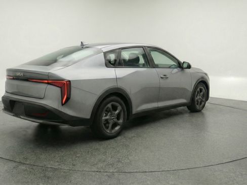 Used 2025 Kia K4 LXS image 9