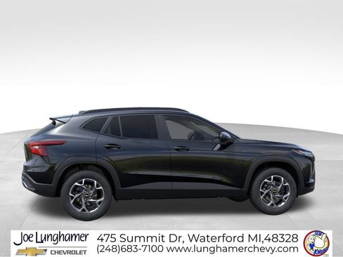 New 2026 Chevrolet Trax LT w/ LT Convenience Package FWD image 5