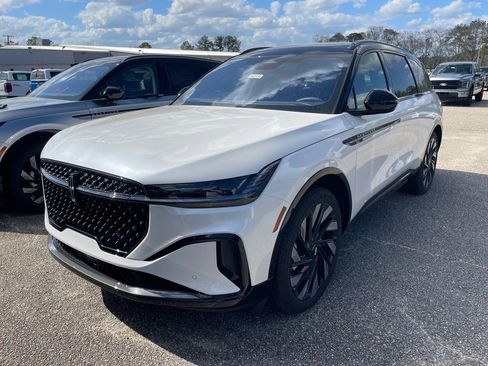 New 2026 Lincoln Nautilus Reserve image 2