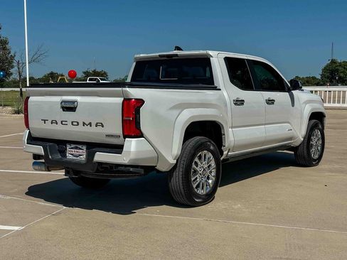 Used 2024 Toyota Tacoma Limited AWD/4WD image 3