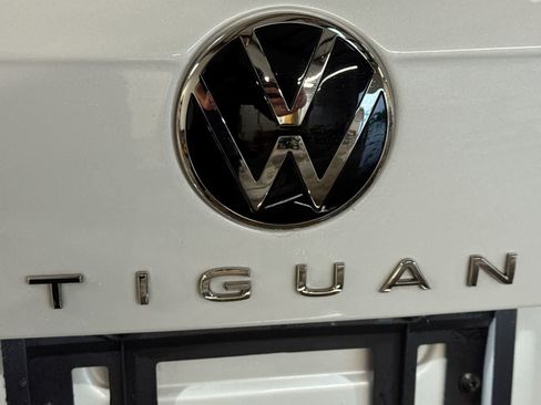 Used 2024 Volkswagen Tiguan SE R-Line FWD image 19