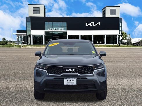 Used 2022 Kia Sorento LX image 3