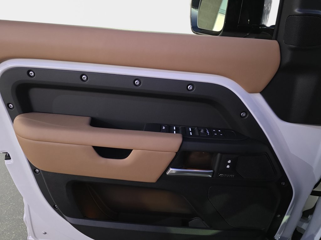 New 2026 Land Rover Defender 110 X-Dynamic SE AWD/4WD image 19