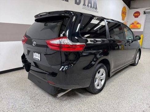 Used 2020 Toyota Sienna L FWD image 33