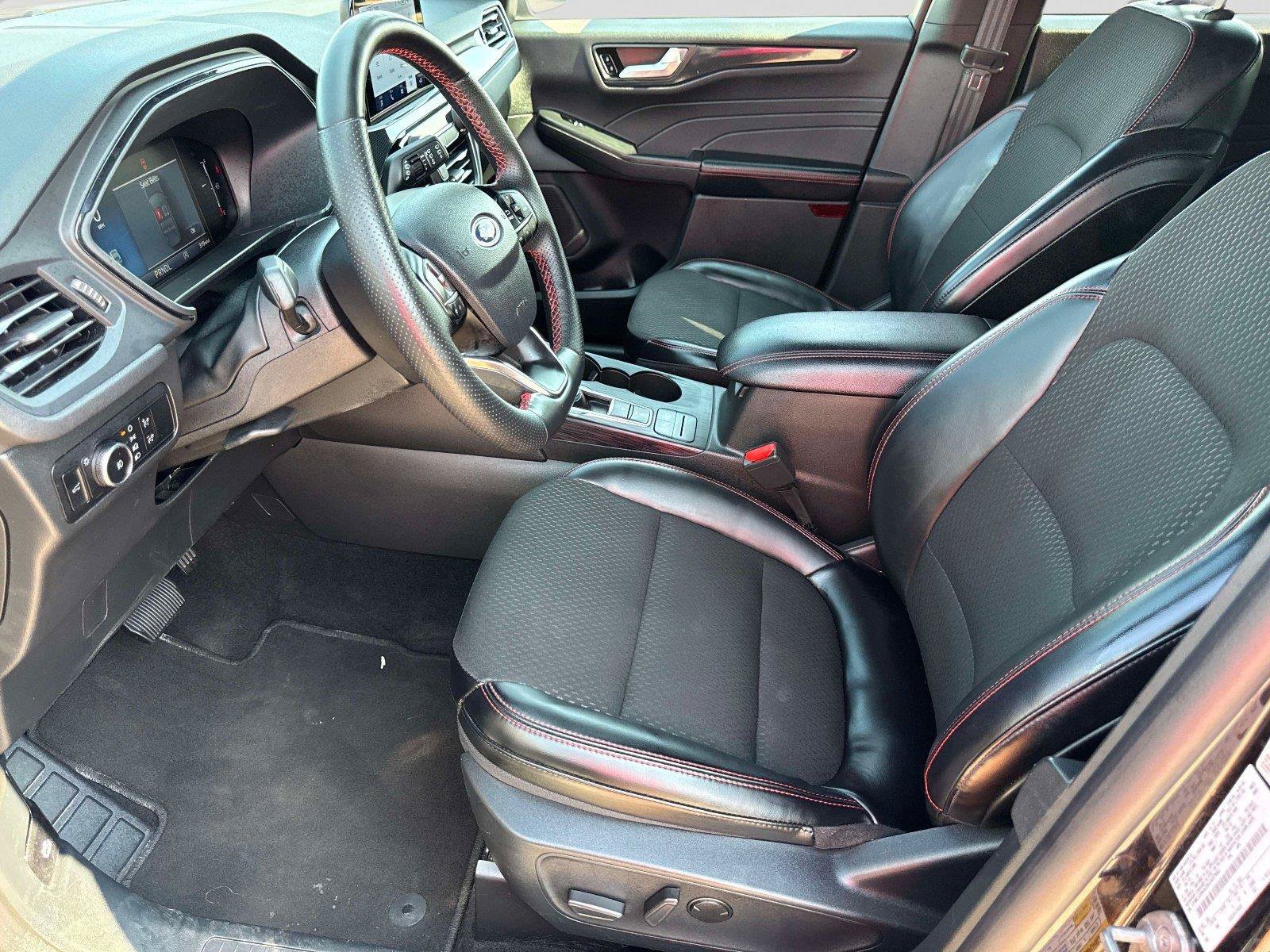 Used 2025 Ford Escape ST-Line Select AWD/4WD image 14