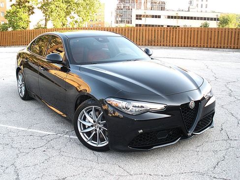 Used 2023 Alfa Romeo Giulia Sprint RWD image 3