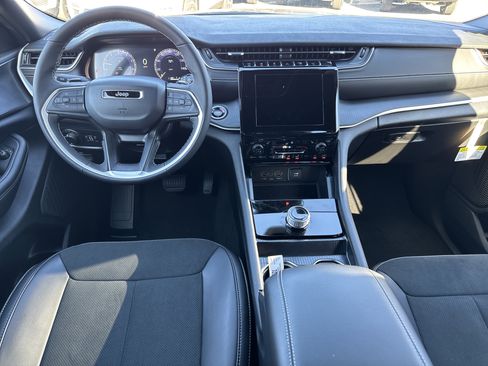New 2025 Jeep Grand Cherokee L Altitude image 5