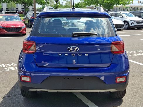 Certified 2023 Hyundai Venue SEL w/ Cargo Package FWD image 5