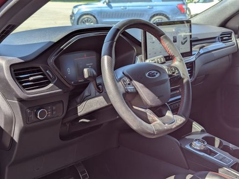 Used 2023 Ford Escape ST-Line w/ Tech Pack #1 AWD/4WD image 9