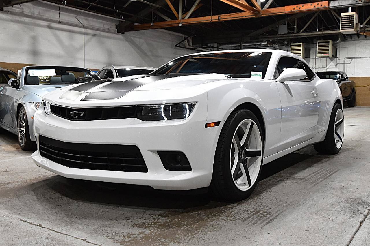 Used 2014 Chevrolet Camaro SS w/ RS Package RWD image 4