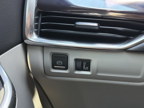 Used 2023 Cadillac XT4 Luxury w/ Cold Weather Package FWD image 31