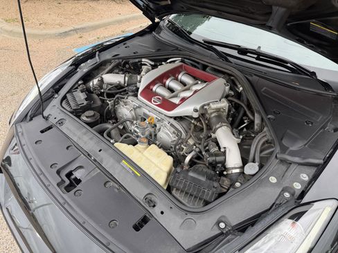 Used 2020 Nissan GT-R Premium w/ Premium Interior Package image 15