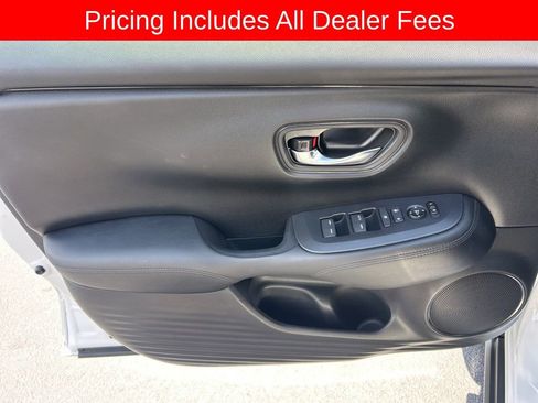 Used 2025 Honda HR-V LX image 3