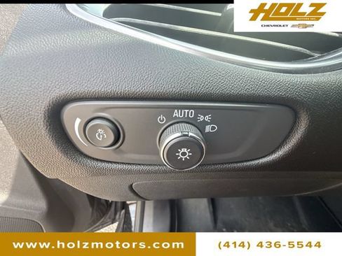 Certified 2018 Chevrolet Malibu Premier w/ Premier Sun and Wheel Package FWD image 19