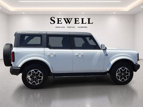 Used 2025 Ford Bronco Outer Banks AWD/4WD image 5