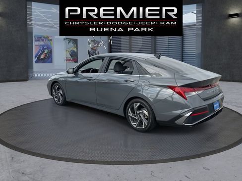 Used 2024 Hyundai Elantra SEL w/ Convenience Package FWD image 6