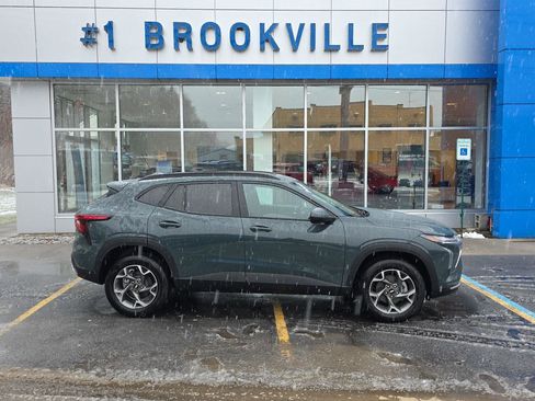 New 2025 Chevrolet Trax LT w/ Sunroof Package image 1