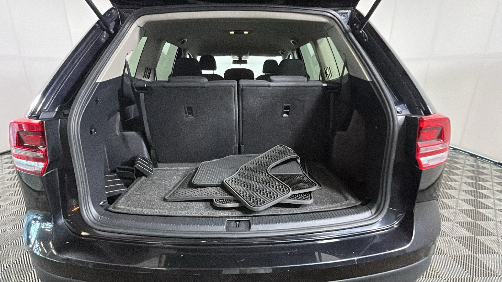 Used 2020 Volkswagen Atlas S w/ Towing Package AWD/4WD image 32