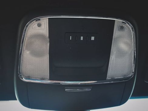 Used 2018 Dodge Charger R/T RWD image 11