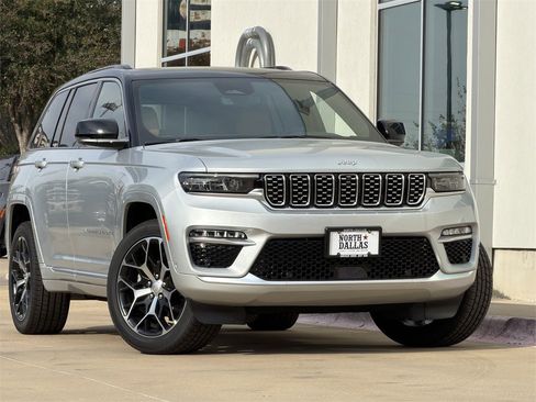 New 2025 Jeep Grand Cherokee Summit image 2