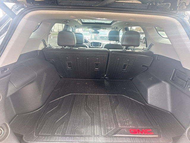 Used 2023 GMC Terrain SLT w/ Tech Package AWD/4WD image 6