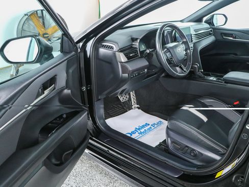 Used 2025 Toyota Camry SE w/ Convenience Package FWD image 3