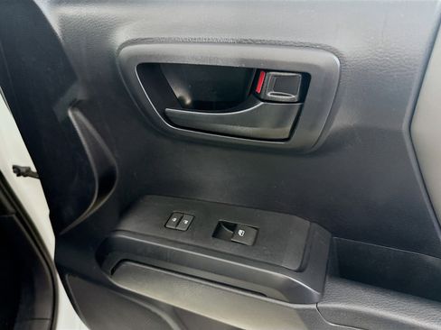 Used 2018 Toyota Tacoma SR w/ SR Convenience Package image 28