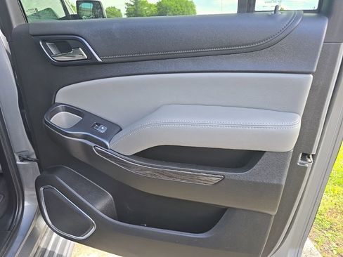 Used 2020 Chevrolet Suburban LT RWD image 31