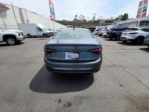 Used 2024 Volkswagen Jetta SE FWD image 7