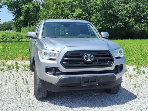 Used 2018 Toyota Tacoma SR w/ SR Convenience Package AWD/4WD image 6