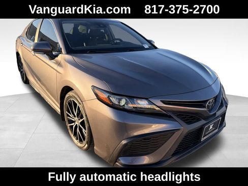 Used 2023 Toyota Camry SE image 5