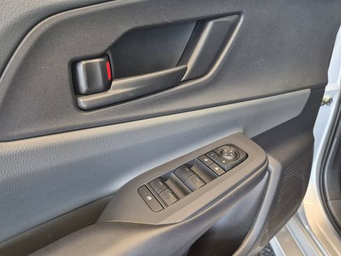 Used 2025 Toyota Prius LE FWD image 15