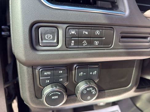 Used 2024 Chevrolet Tahoe Z71 w/ Luxury Package image 24