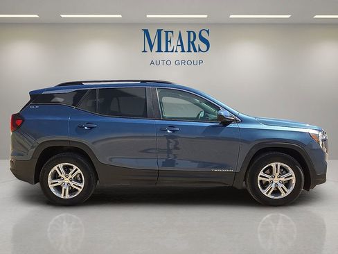 Used 2024 GMC Terrain SLE w/ Driver Convenience Package FWD image 6