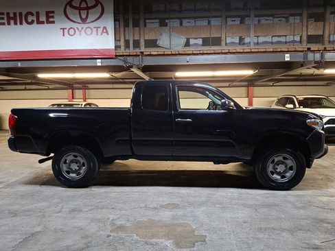 Used 2019 Toyota Tacoma SR image 8