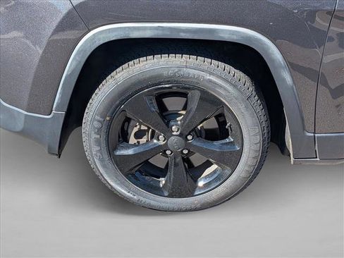 Used 2016 Jeep Cherokee Sport image 22